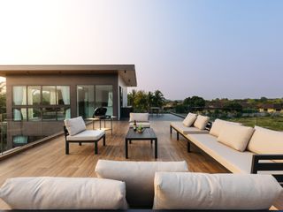 Casa en alquiler de 5 habitaciones en Bang Lamung, Chonburi