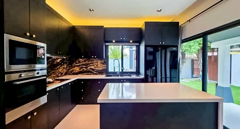 For sale 3 bedrooms house in Huay Yai, Pattaya