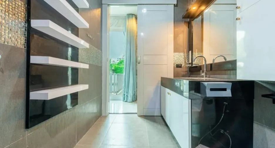 For sale 5 bedrooms house in Sattahip, Chonburi