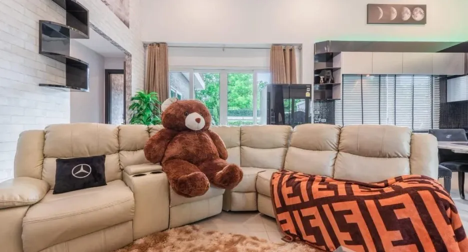 For sale 5 bedrooms house in Sattahip, Chonburi