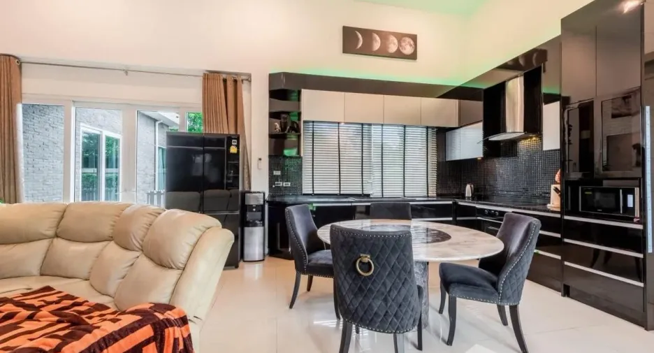For sale 5 bedrooms house in Sattahip, Chonburi