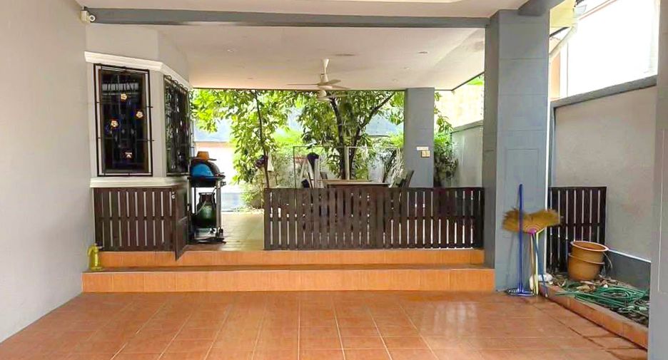 For rent 4 bedrooms house in East Pattaya, Pattaya