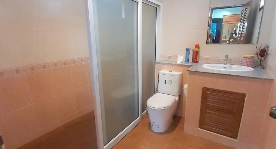 For rent 4 bedrooms house in East Pattaya, Pattaya