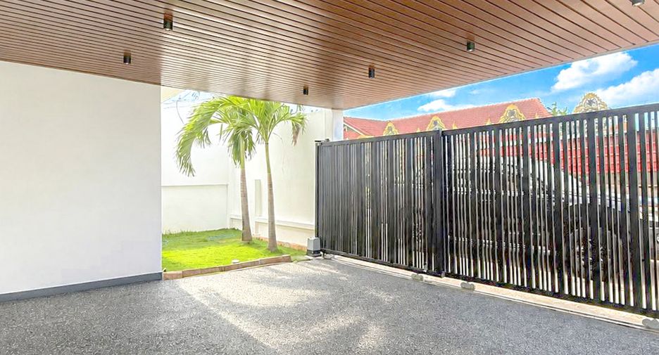 For sale 3 bedrooms house in East Pattaya, Pattaya