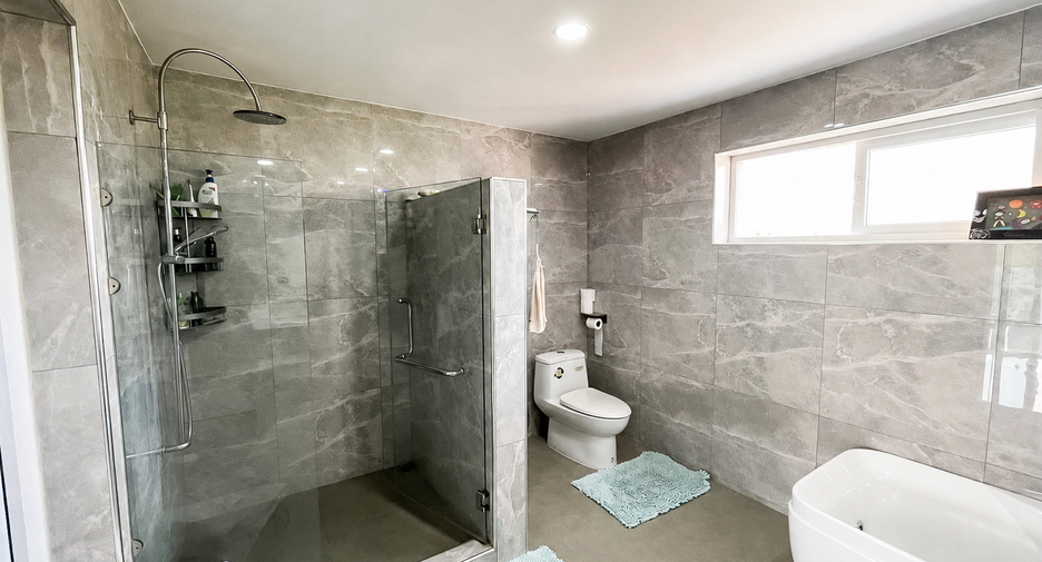 For sale 3 bedrooms house in East Pattaya, Pattaya