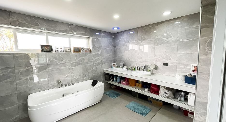 For sale 3 bedrooms house in East Pattaya, Pattaya