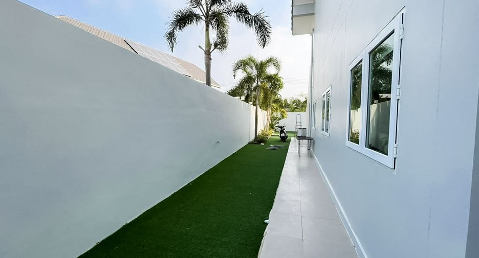 For sale 3 bedrooms house in East Pattaya, Pattaya