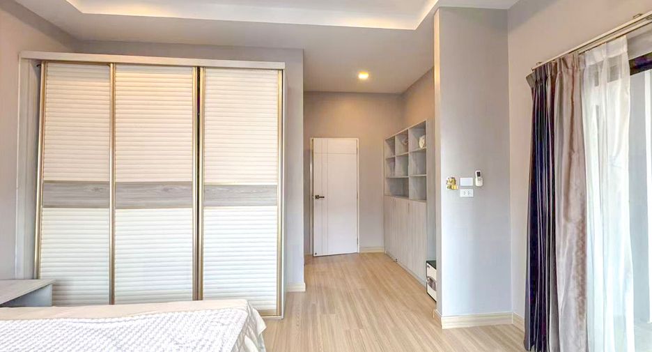 For sale 3 ベッドルーム townhouse in Sattahip, Chonburi