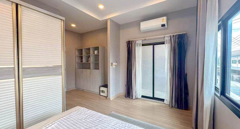 For sale 3 ベッドルーム townhouse in Sattahip, Chonburi