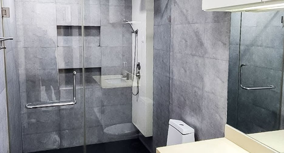 For rent 2 bedrooms condo in North Pattaya, Pattaya
