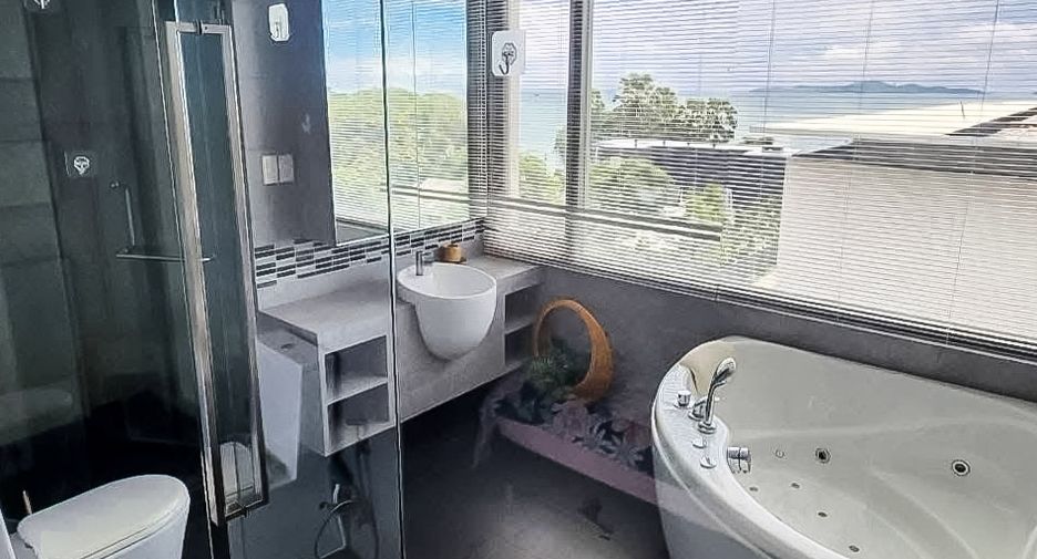 For rent 2 bedrooms condo in North Pattaya, Pattaya