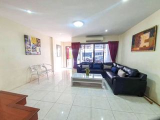 Reihenhaus zur Miete mit 4 Zimmer in Bang Lamung, Chonburi