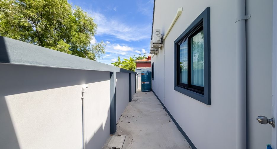 For sale 3 bedrooms house in Huay Yai, Pattaya