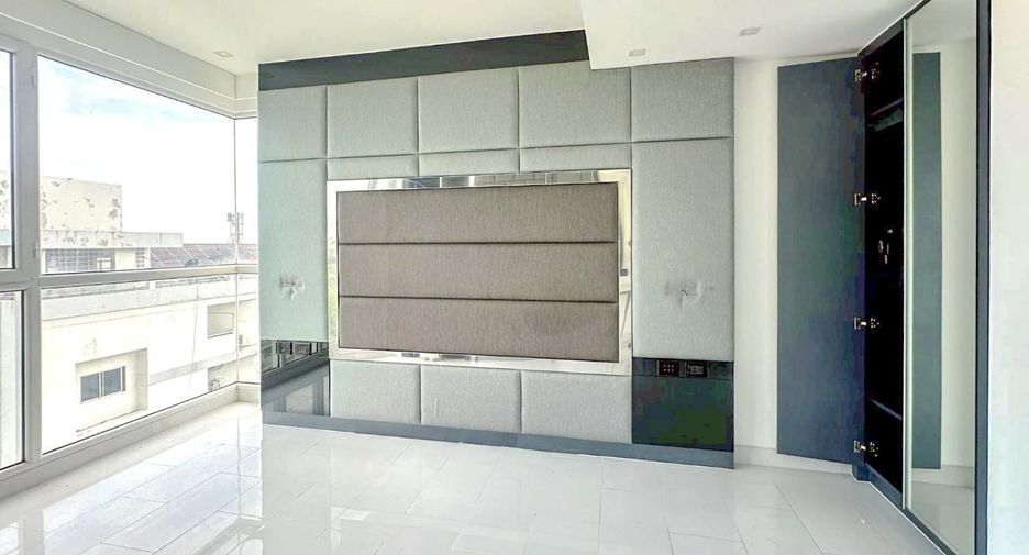 For sale 2 bedrooms condo in Pratumnak, Pattaya