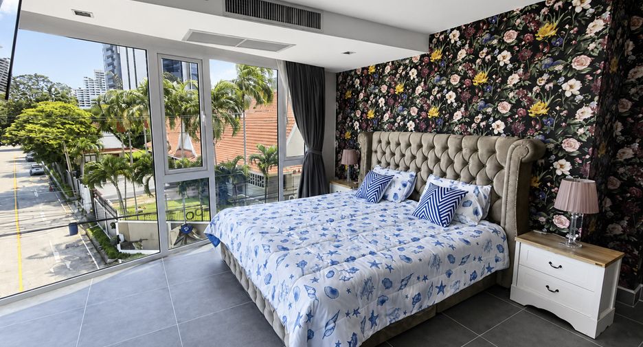 For rent 2 bedrooms condo in Pratumnak, Pattaya