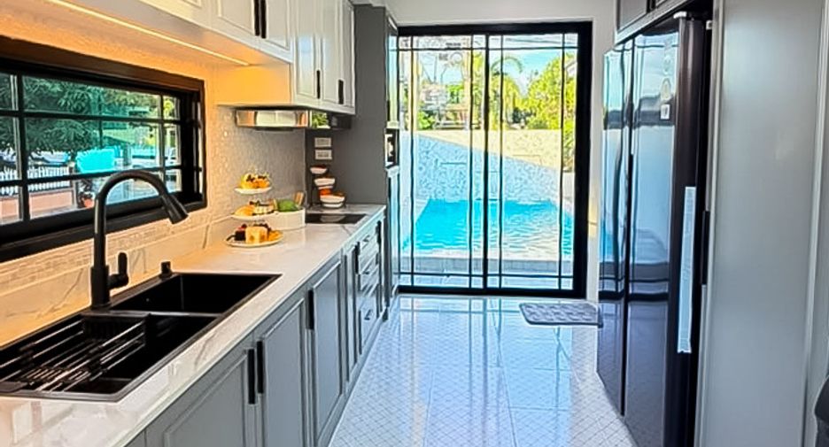 For sale 3 bedrooms house in East Pattaya, Pattaya