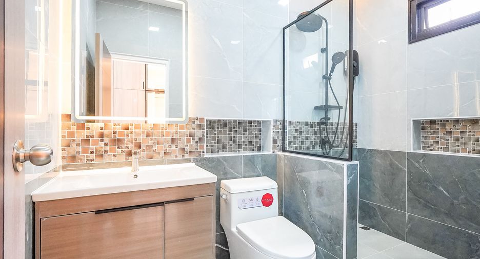 For sale 3 bedrooms house in East Pattaya, Pattaya