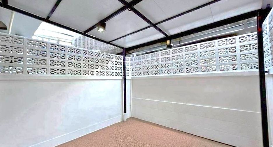 For rent 2 bedrooms townhouse in South Pattaya, Pattaya