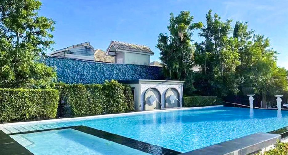 For sale 4 bedrooms townhouse in East Pattaya, Pattaya