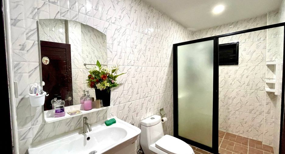 For rent 4 bedrooms house in East Pattaya, Pattaya