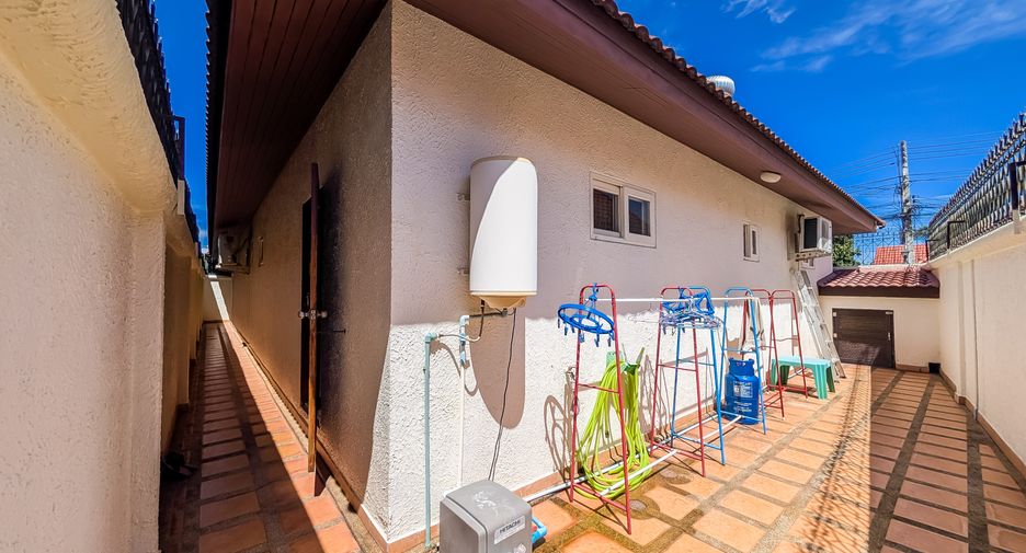 For sale 2 bedrooms house in East Pattaya, Pattaya