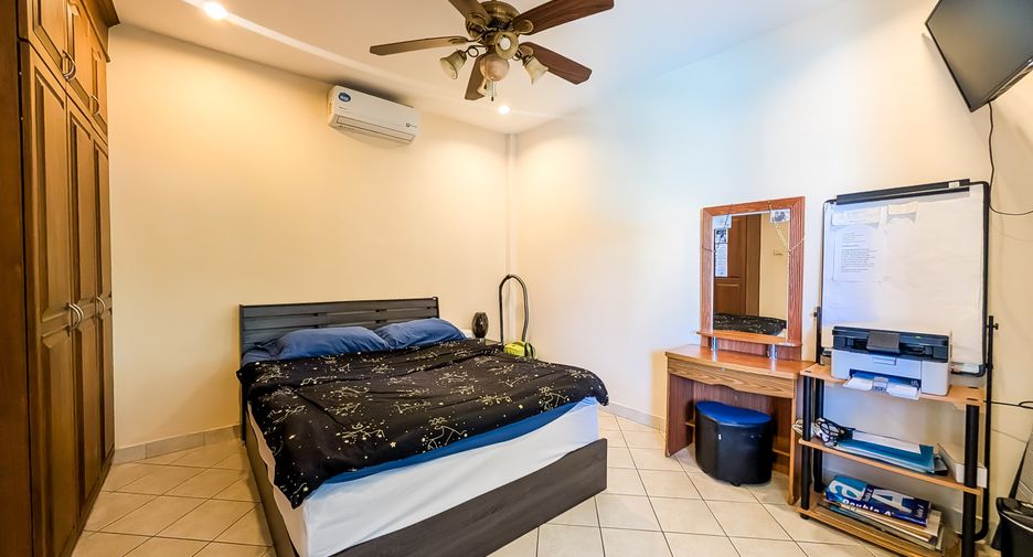 For sale 2 bedrooms house in East Pattaya, Pattaya