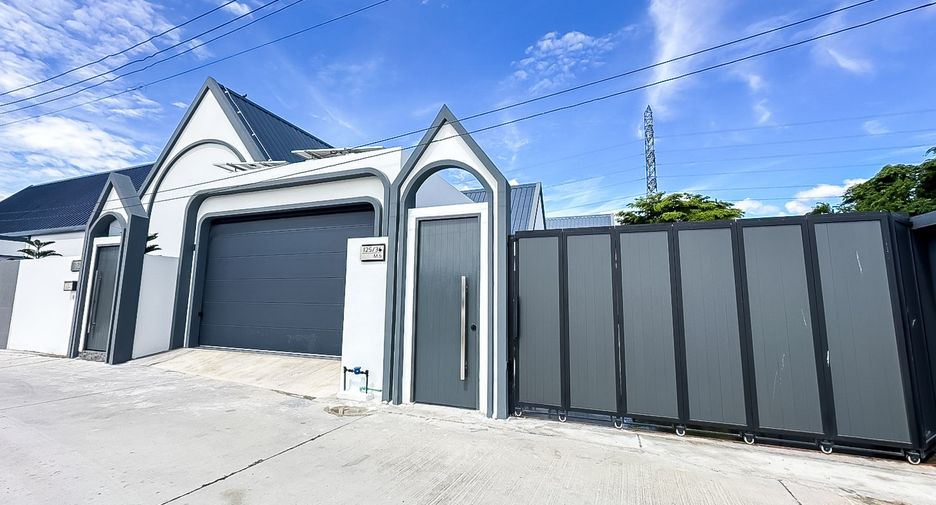 For sale 3 bedrooms house in East Pattaya, Pattaya