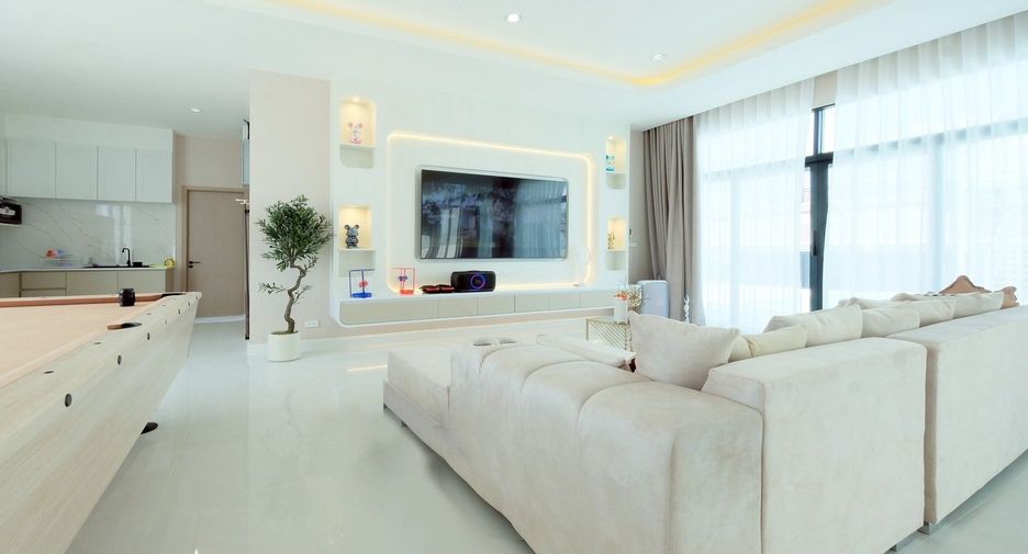 For sale 5 bedrooms house in Sattahip, Chonburi
