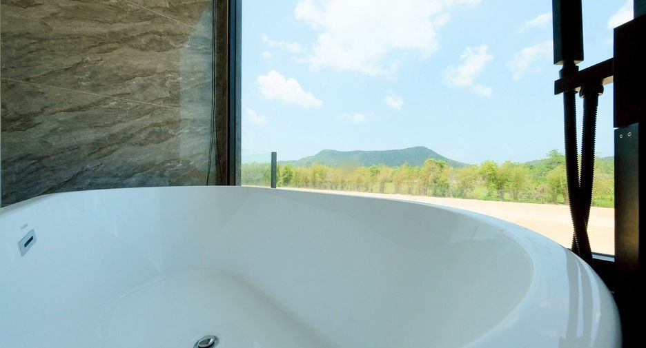 For sale 5 bedrooms house in Sattahip, Chonburi