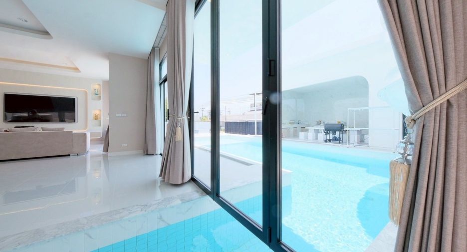 For sale 5 bedrooms house in Sattahip, Chonburi