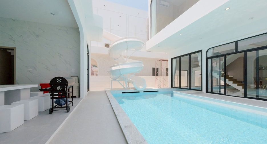 For sale 5 bedrooms house in Sattahip, Chonburi