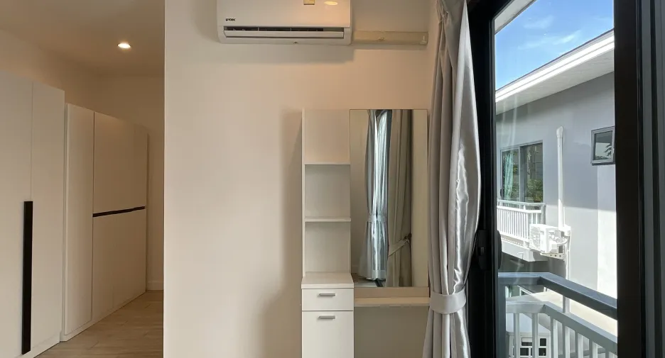 For rent 3 bedrooms townhouse in Thalang, Phuket
