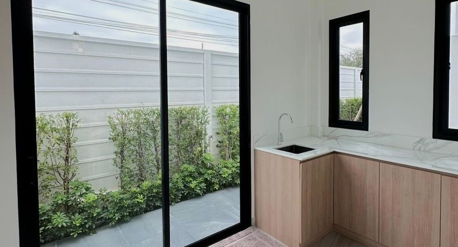 For sale 4 bedrooms house in East Pattaya, Pattaya