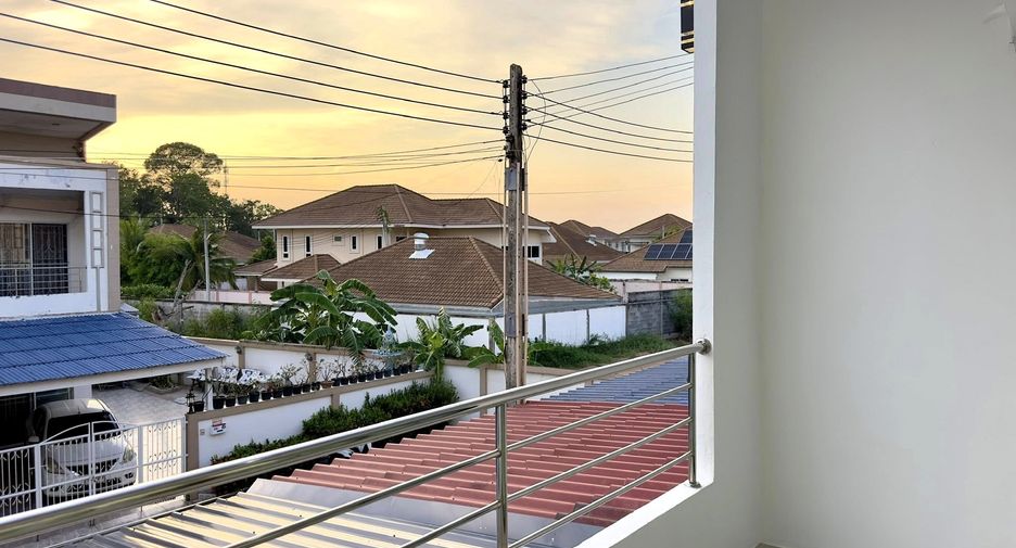 Casa adosada en venta de 2 habitaciones en East Pattaya, Pattaya