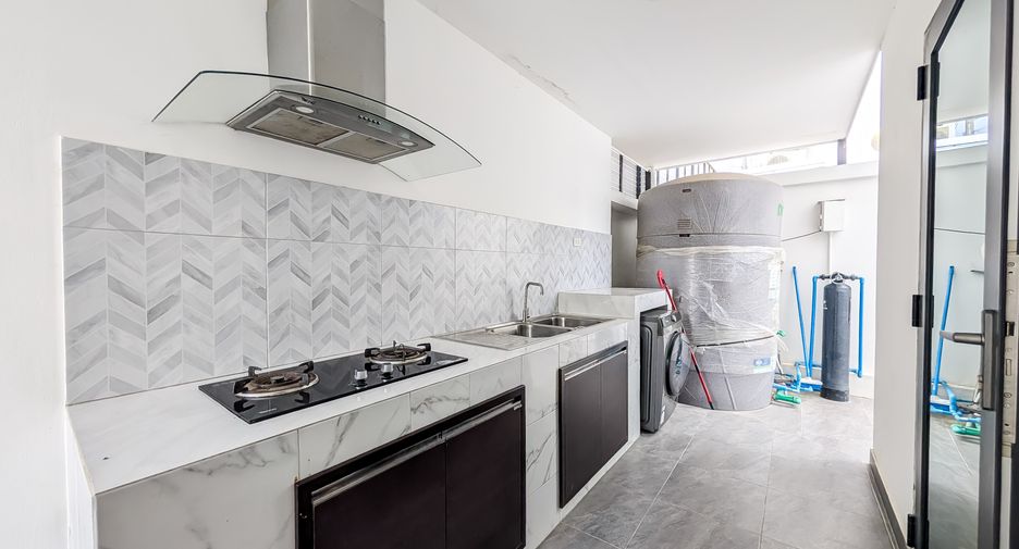 For rent 4 bedrooms house in East Pattaya, Pattaya