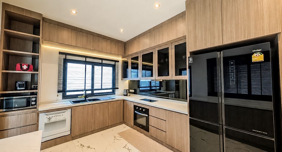 For rent 4 bedrooms house in East Pattaya, Pattaya