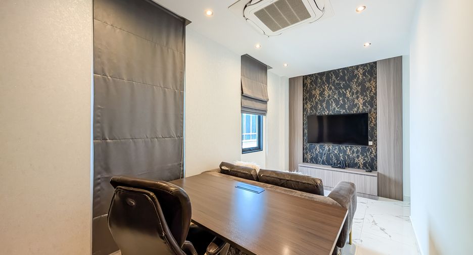 For rent 4 bedrooms house in East Pattaya, Pattaya