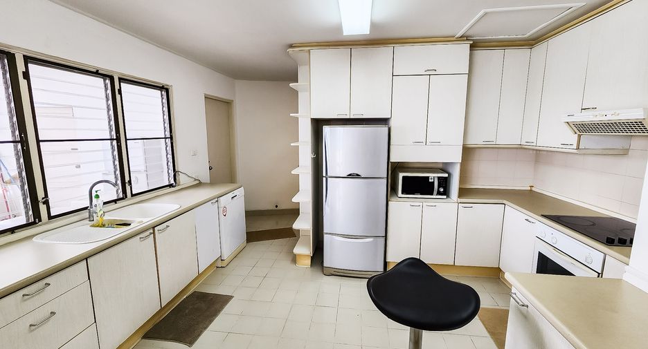 Condo en alquiler de 4 habitaciones en Pratumnak, Pattaya