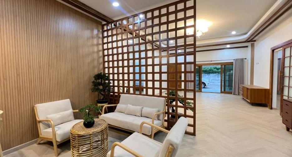 For rent 4 bedrooms house in East Pattaya, Pattaya