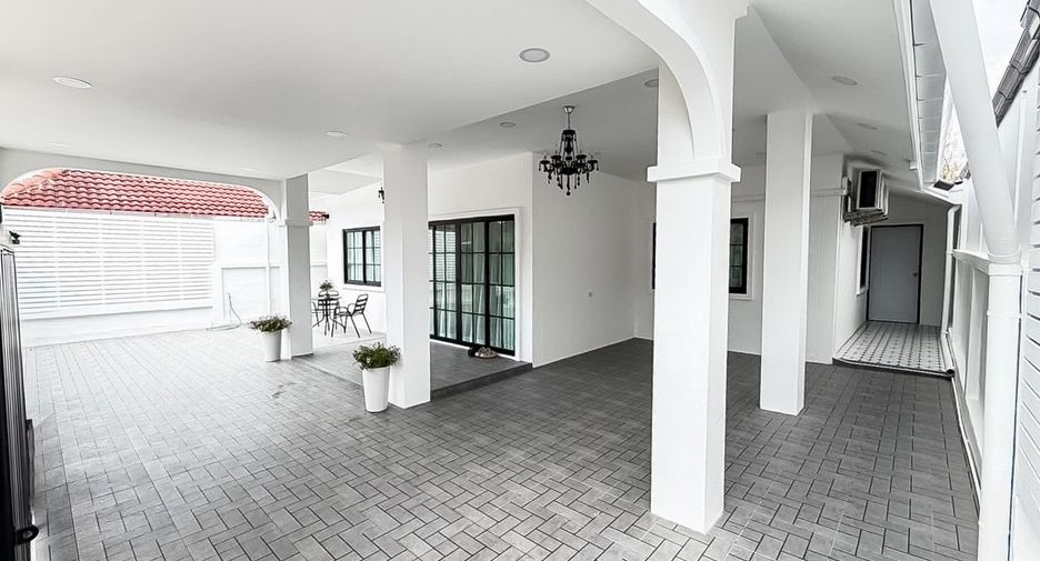 For sale 3 bedrooms house in East Pattaya, Pattaya