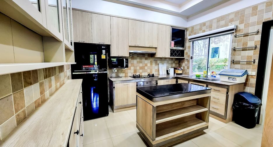 For sale 3 bedrooms house in East Pattaya, Pattaya