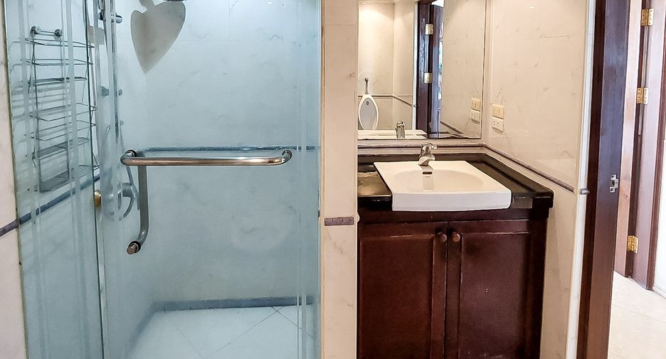 For sale 2 bedrooms condo in Pratumnak, Pattaya