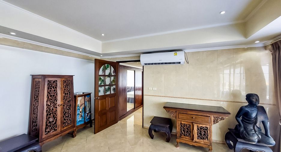 For sale 2 bedrooms condo in Pratumnak, Pattaya