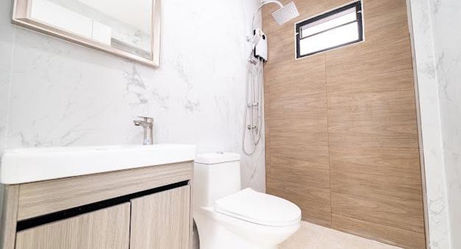 For sale 4 bedrooms house in East Pattaya, Pattaya