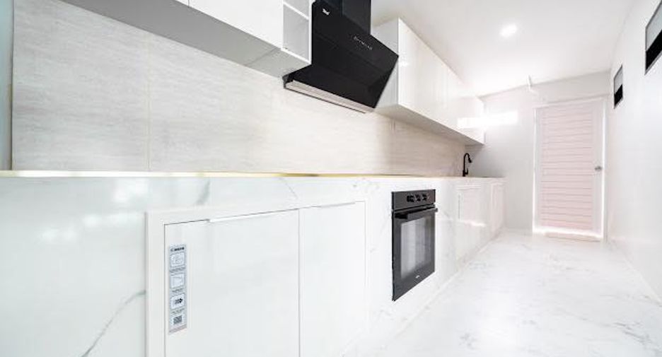 For sale 4 bedrooms house in East Pattaya, Pattaya