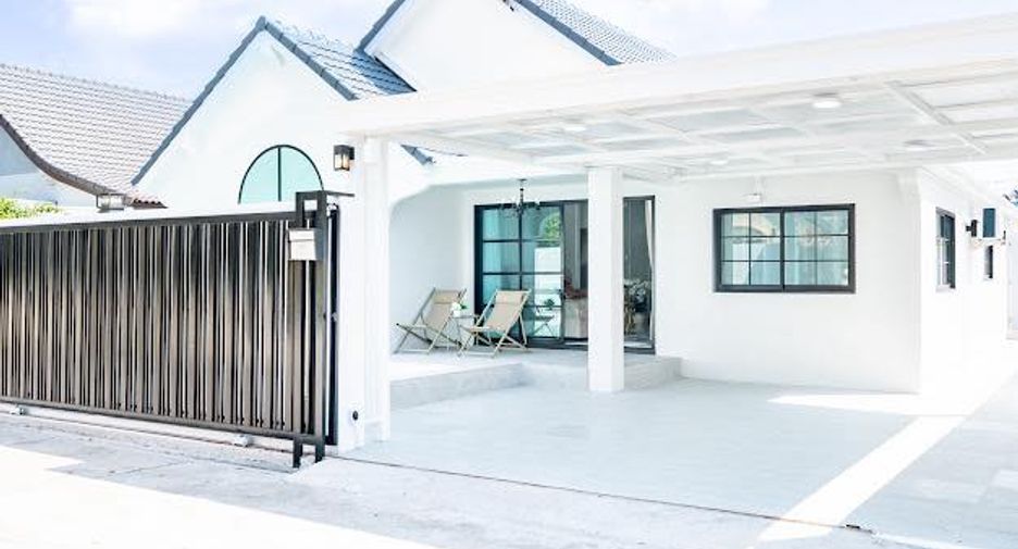 For sale 4 bedrooms house in East Pattaya, Pattaya
