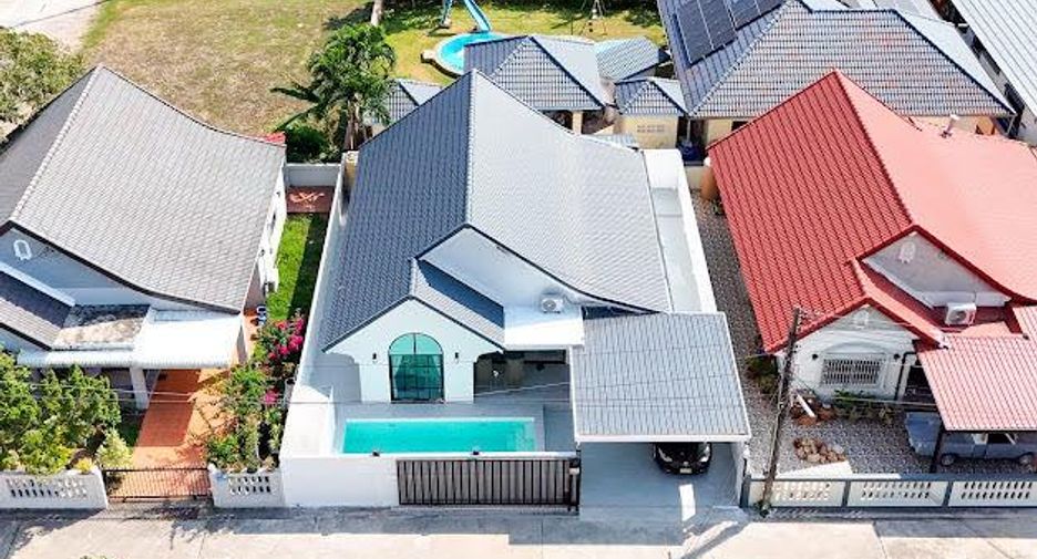 For sale 4 bedrooms house in East Pattaya, Pattaya
