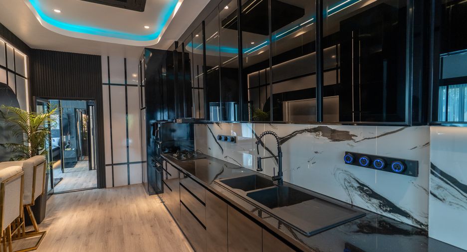 For sale 4 bedrooms house in East Pattaya, Pattaya