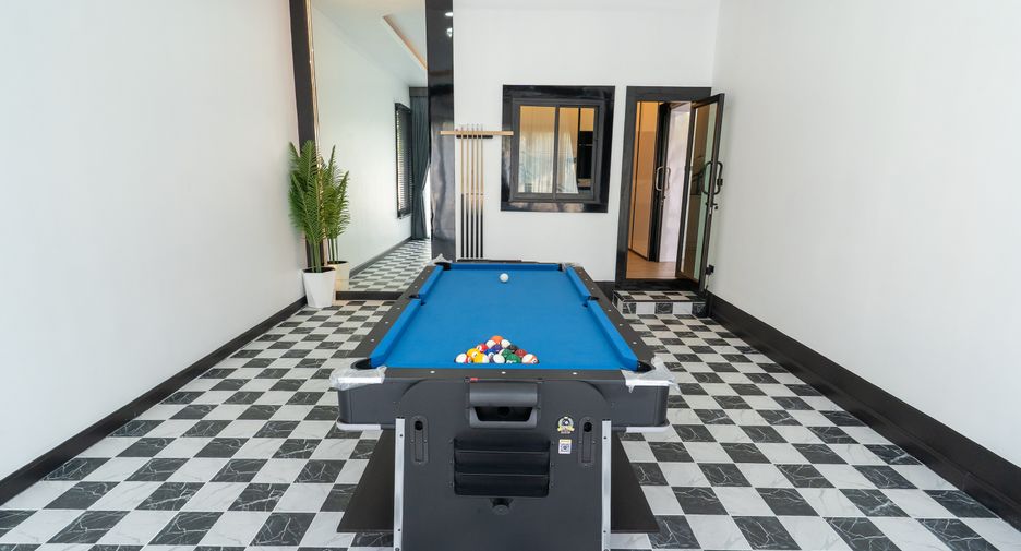 For sale 4 bedrooms house in East Pattaya, Pattaya