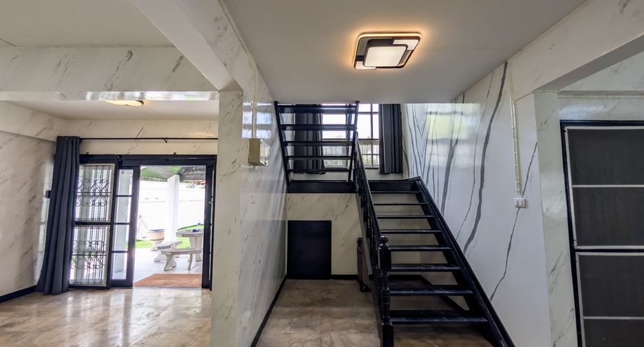 For sale 3 bedrooms house in East Pattaya, Pattaya